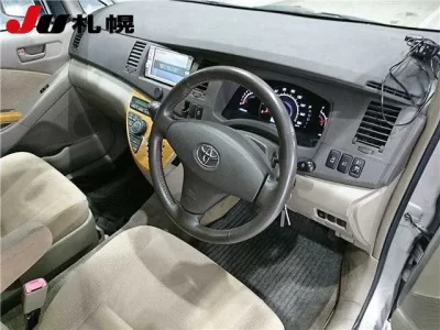 Toyota ISIS