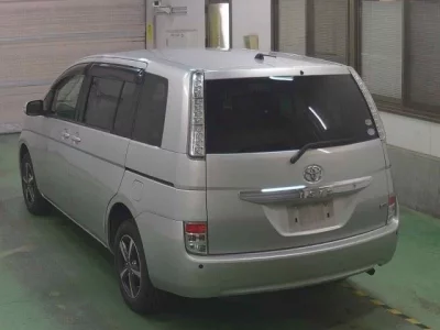Toyota ISIS