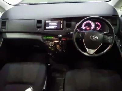 Toyota ISIS