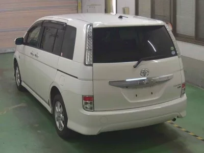 Toyota ISIS