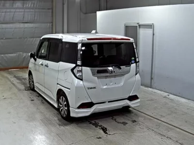 Toyota TANK