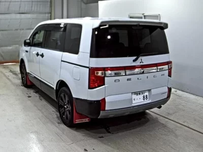 Mitsubishi DELICA D5