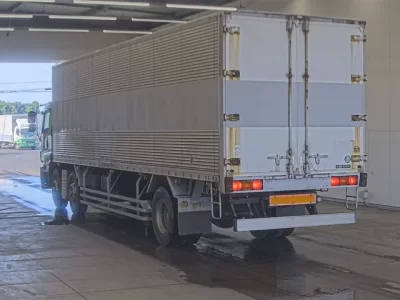 Isuzu GIGA