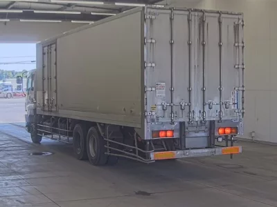 Isuzu GIGA