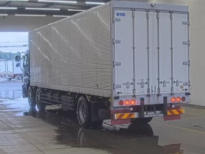 Isuzu GIGA