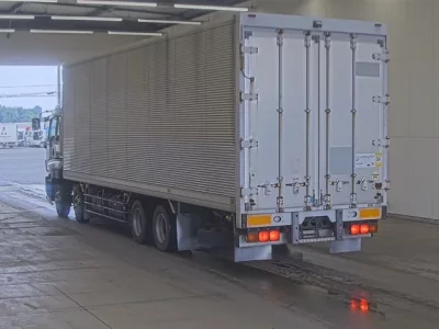 Isuzu GIGA