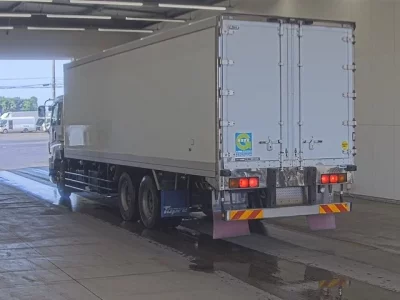 Isuzu GIGA