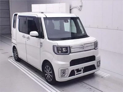 Toyota PIXIS MEGA