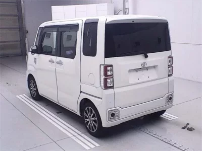 Toyota PIXIS MEGA