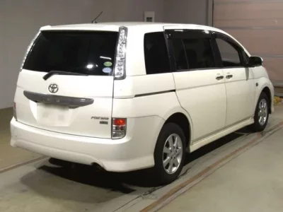 Toyota ISIS