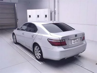 Lexus LS