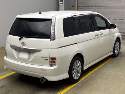 Toyota ISIS