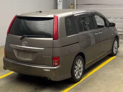 Toyota ISIS