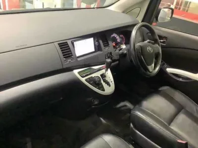 Toyota ISIS
