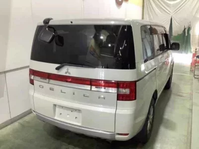 Mitsubishi DELICA D5
