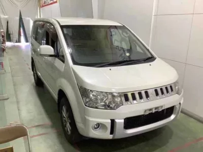 Mitsubishi DELICA D5