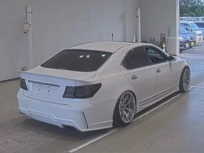 Lexus LS