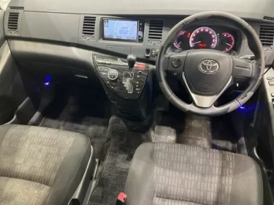 Toyota ISIS