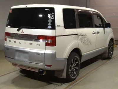 Mitsubishi DELICA D5
