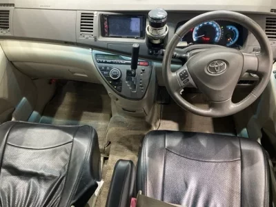 Toyota ISIS