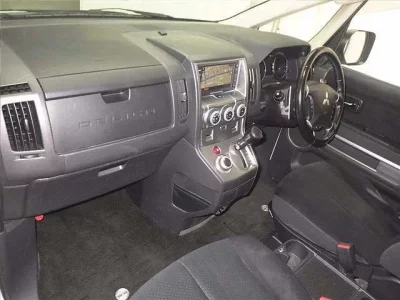 Mitsubishi DELICA D5