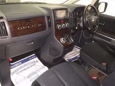 Mitsubishi DELICA D5
