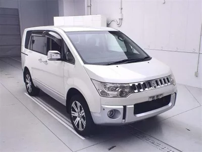 Mitsubishi DELICA D5
