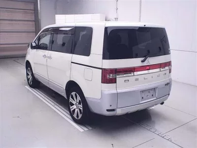 Mitsubishi DELICA D5