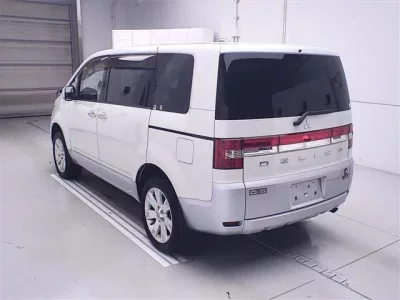 Mitsubishi DELICA D5
