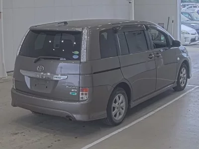 Toyota ISIS