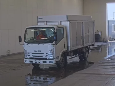 Isuzu ELF