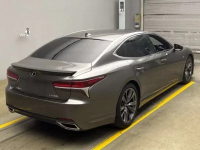Lexus LS