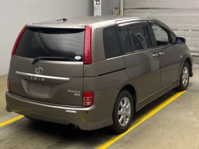 Toyota ISIS