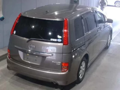 Toyota ISIS