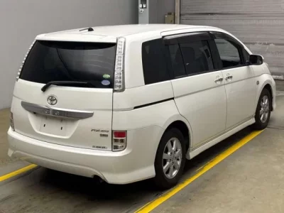 Toyota ISIS