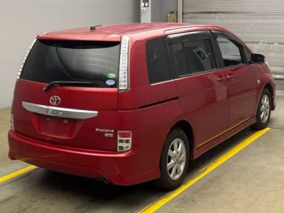 Toyota ISIS