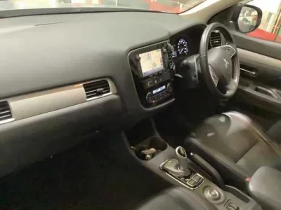 Mitsubishi OUTLANDER PHEV