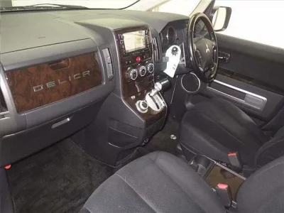 Mitsubishi DELICA D5