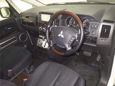 Mitsubishi DELICA D5