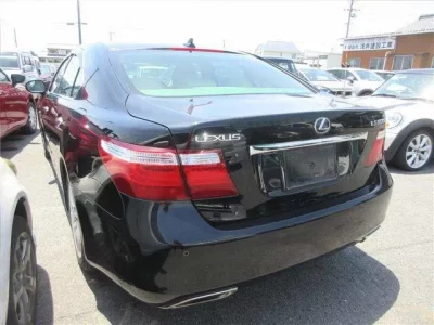 Lexus LS