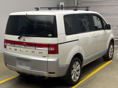 Mitsubishi DELICA D5