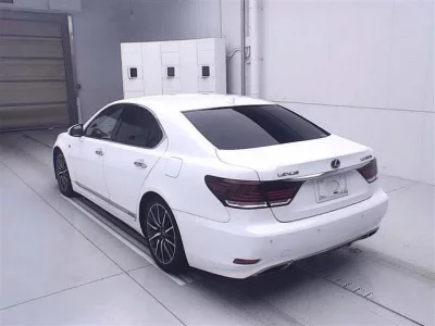 Lexus LS