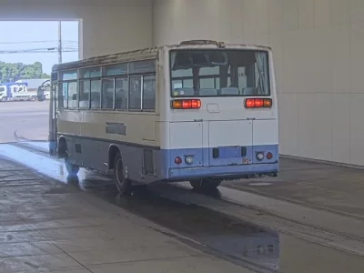 Isuzu BUS