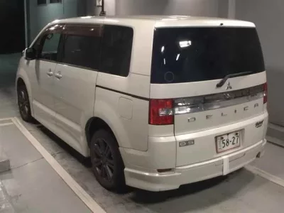 Mitsubishi DELICA D5