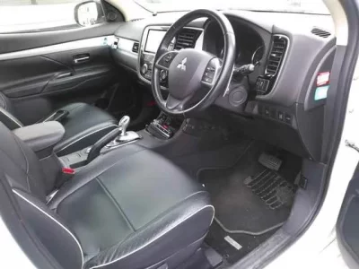 Mitsubishi OUTLANDER PHEV