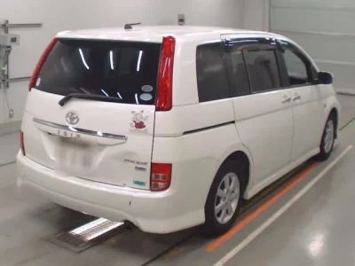 Toyota ISIS