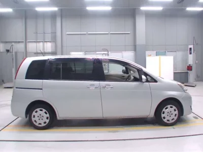 Toyota ISIS