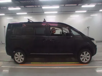 Mitsubishi DELICA D5