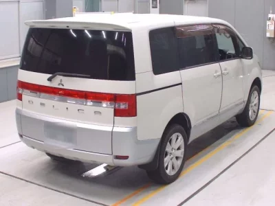 Mitsubishi DELICA D5