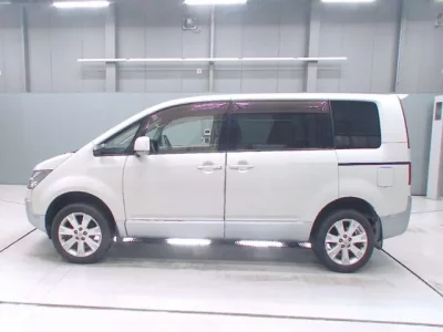 Mitsubishi DELICA D5